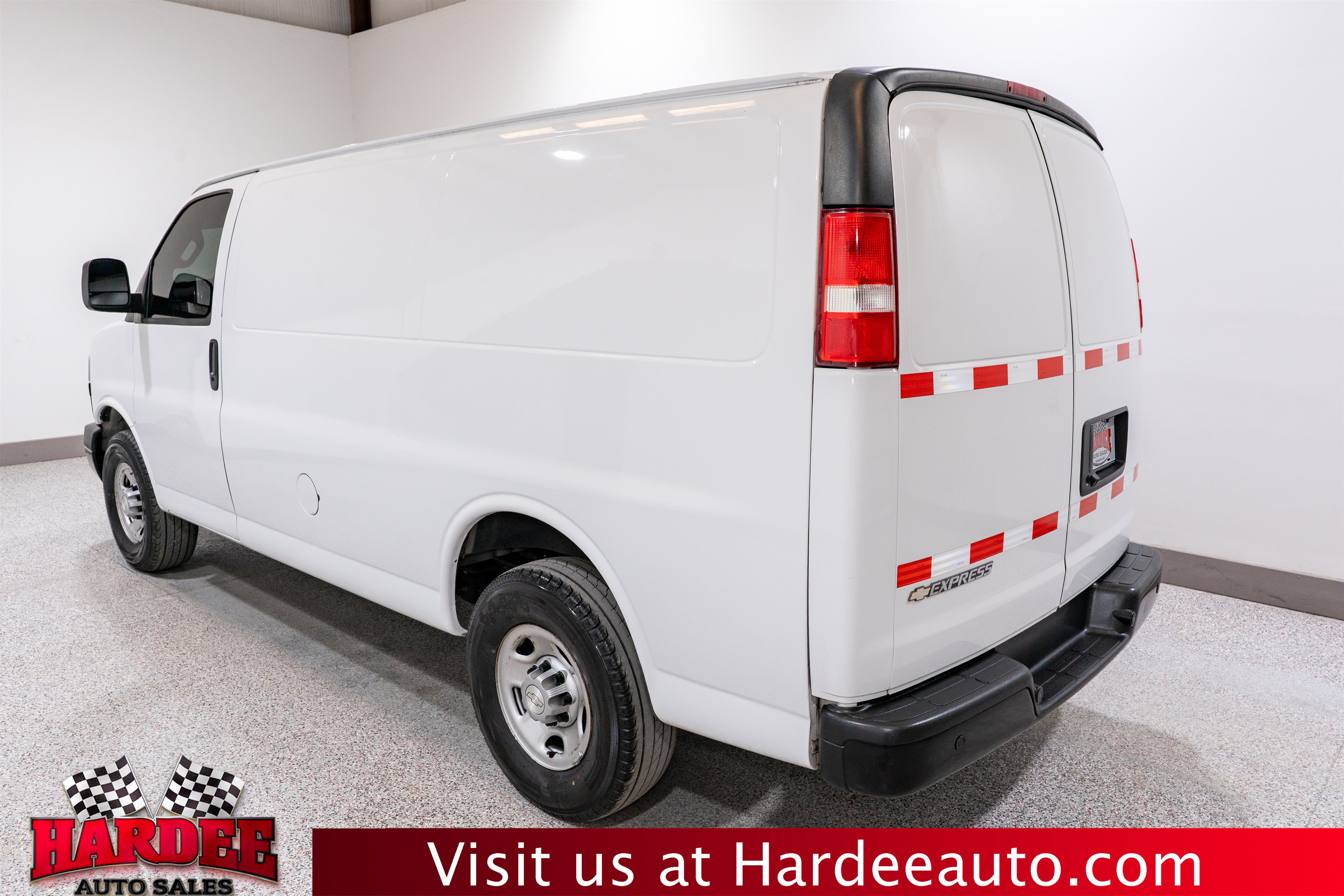 Used 2021 Chevrolet Express 2500 RWD image 3