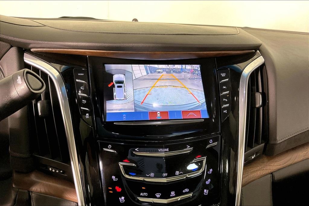 Used 2017 Cadillac Escalade Premium Luxury image 31