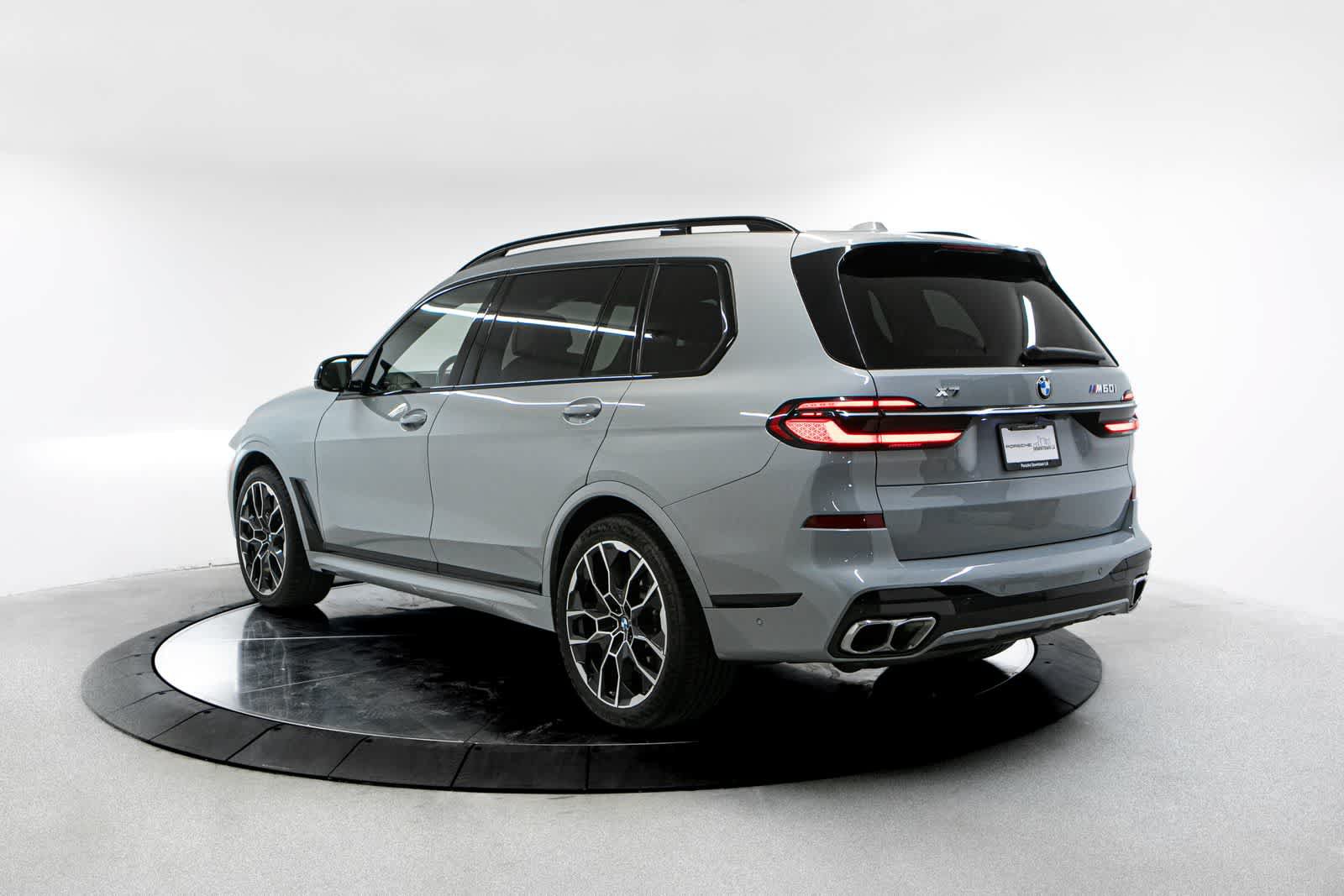 Used 2024 BMW X7 M60i w/ Climate Comfort Package AWD/4WD image 3