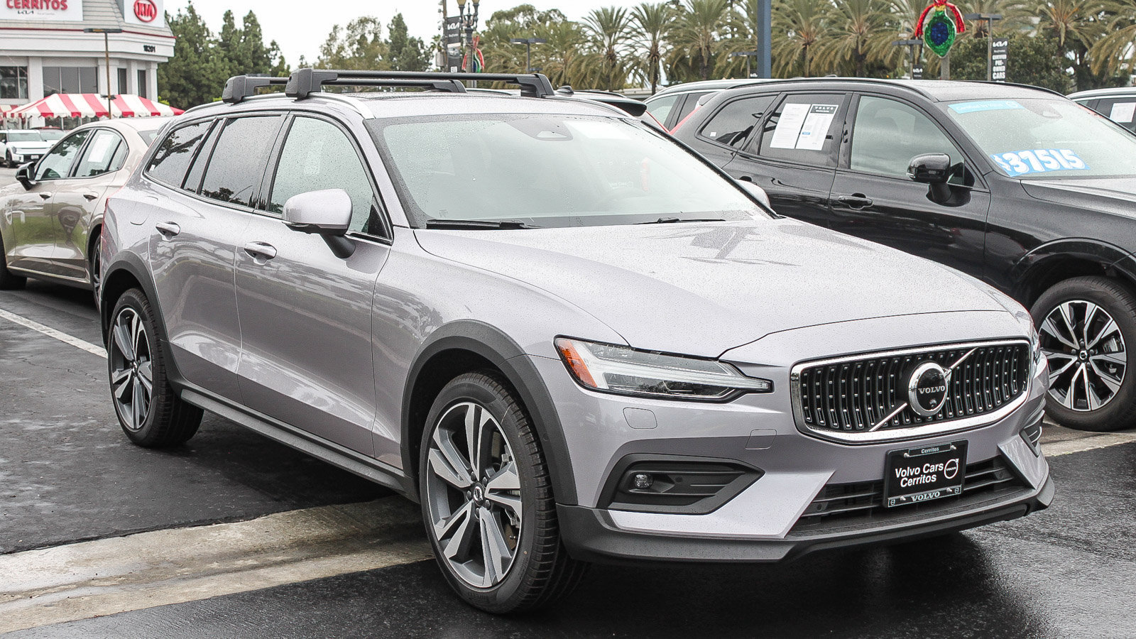 New 2026 Volvo V60 B5 Cross Country Plus w/ Climate Package AWD/4WD image 3
