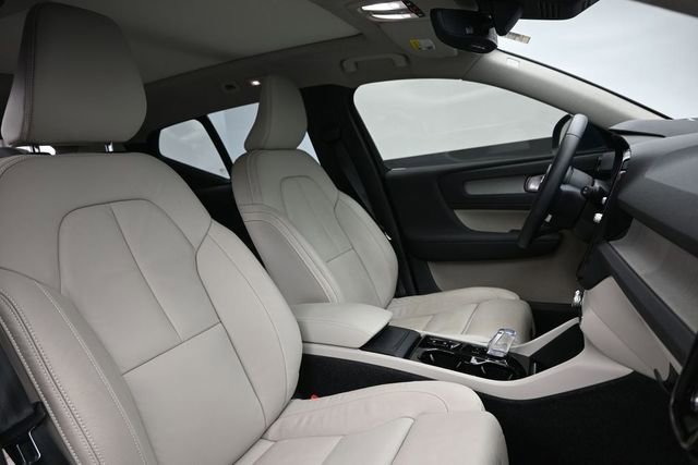 Used 2023 Volvo XC40 B5 Plus w/ Driver Assist Package AWD/4WD image 34