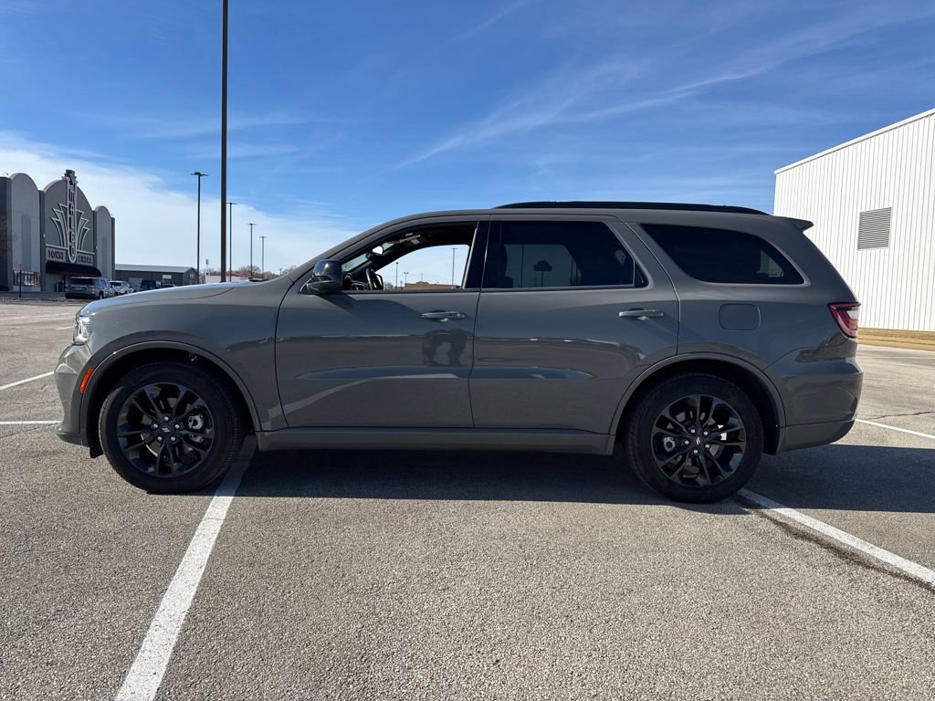 Used 2024 Dodge Durango SXT w/ SXT Blacktop Group image 3