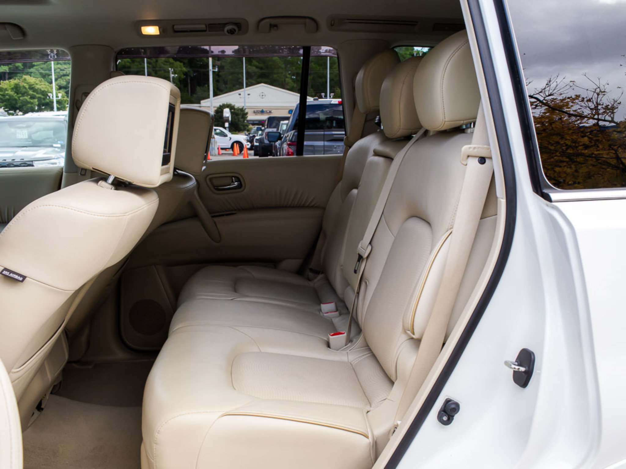 Used 2015 INFINITI QX80 4WD w/ 22" Wheel Package image 17