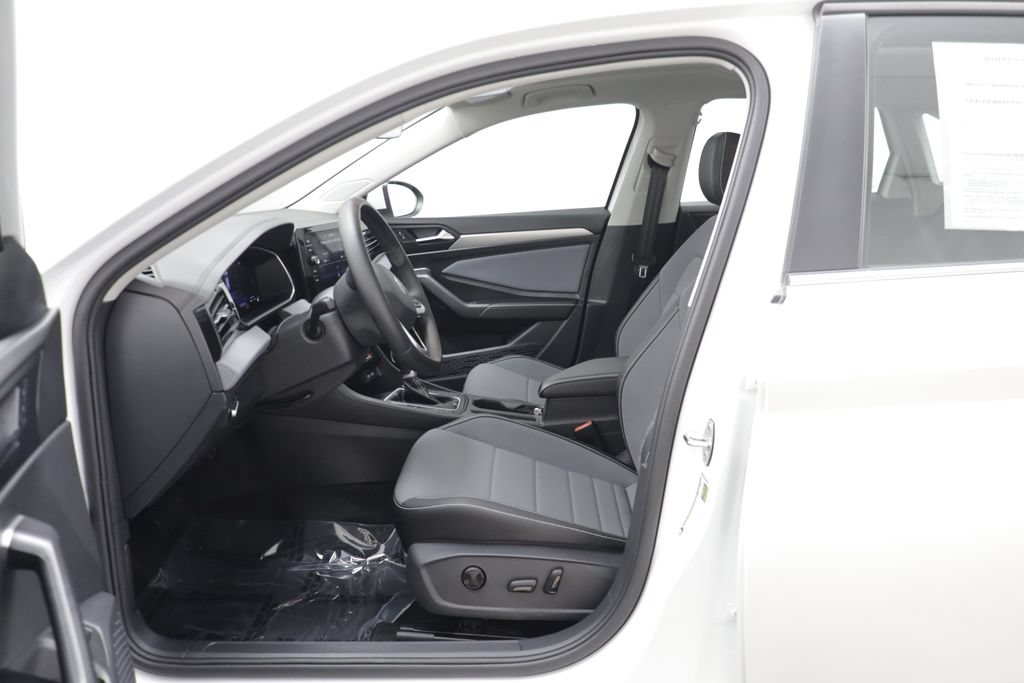 Used 2025 Volkswagen Jetta SE w/ Sunroof Package FWD image 5