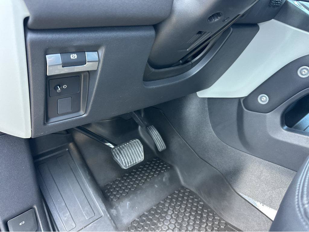 Used 2023 Land Rover Defender 110 SE AWD/4WD image 33