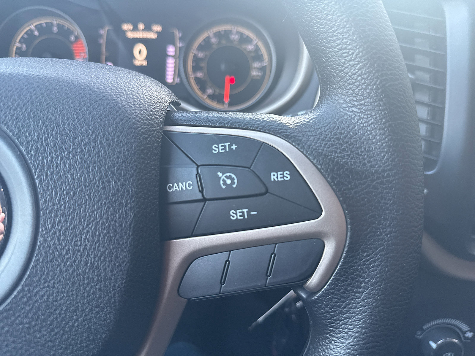 Used 2016 Jeep Cherokee Sport image 45