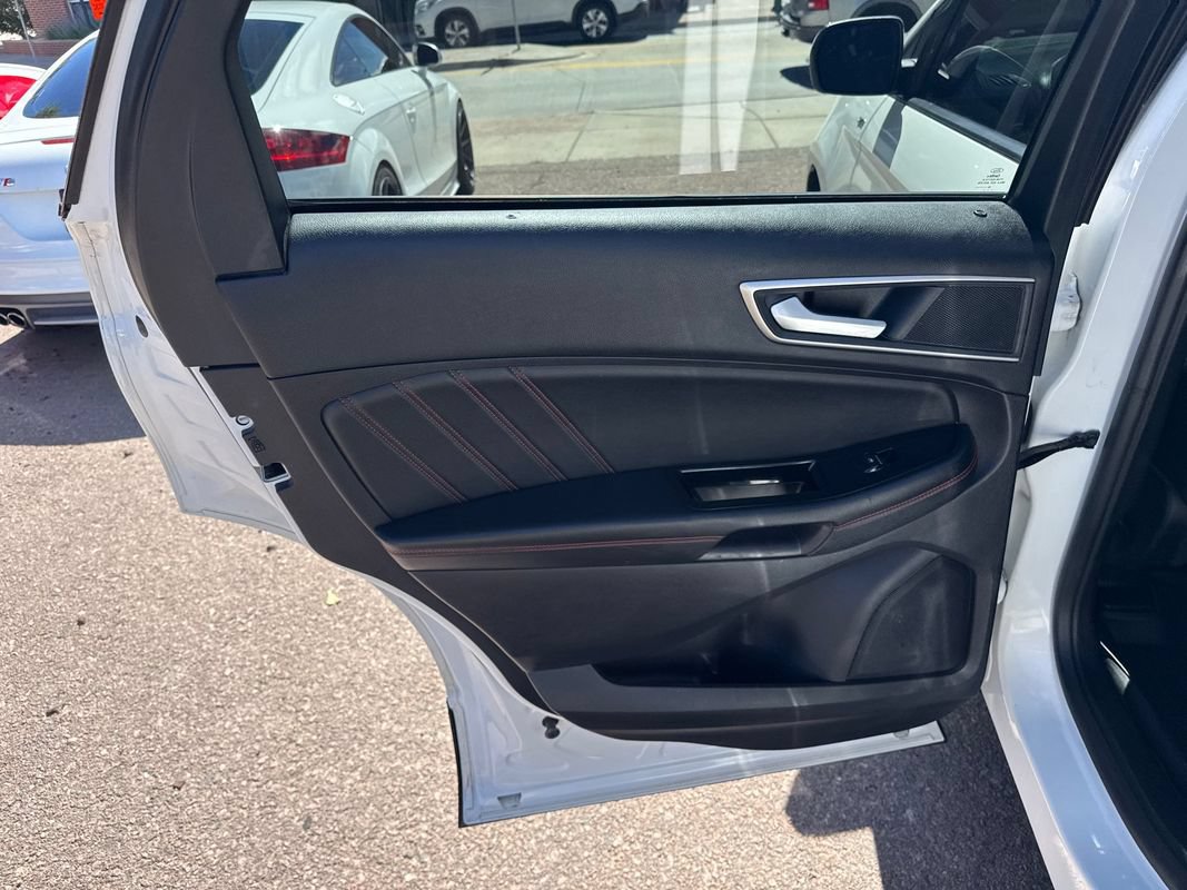 Used 2020 Ford Edge ST-Line FWD image 12