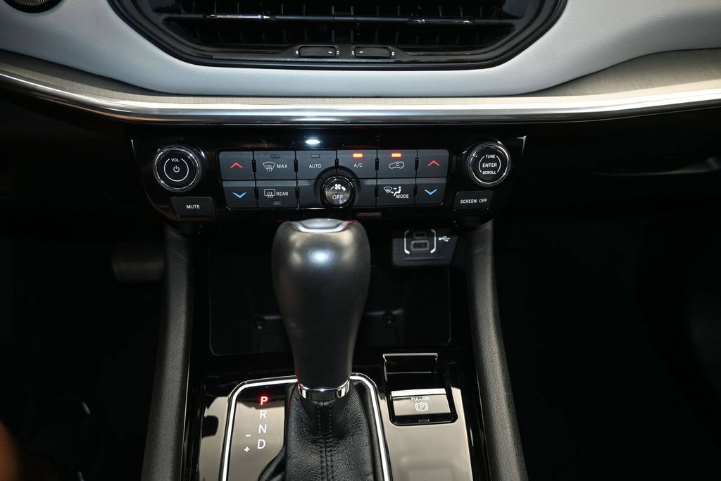 Used 2024 Jeep Compass Limited AWD/4WD image 17