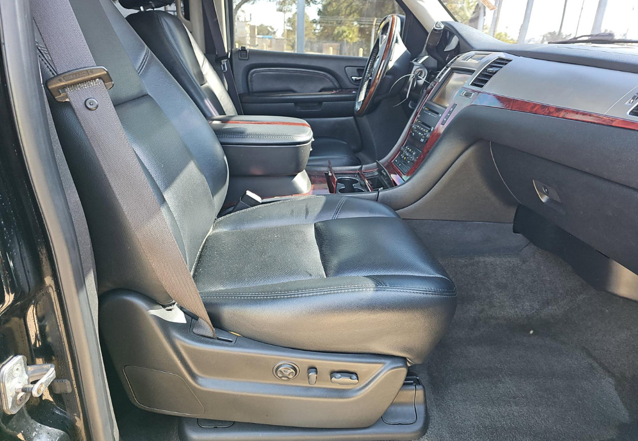 Used 2007 Cadillac Escalade ESV AWD w/ Information Package image 11