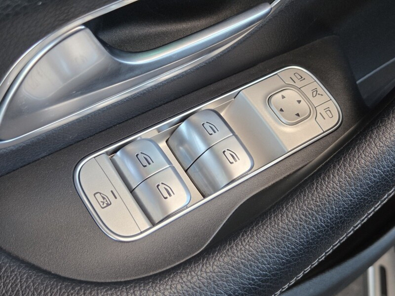 Certified 2022 Mercedes-Benz GLS 450 4MATIC w/ AMG Line Exterior image 25
