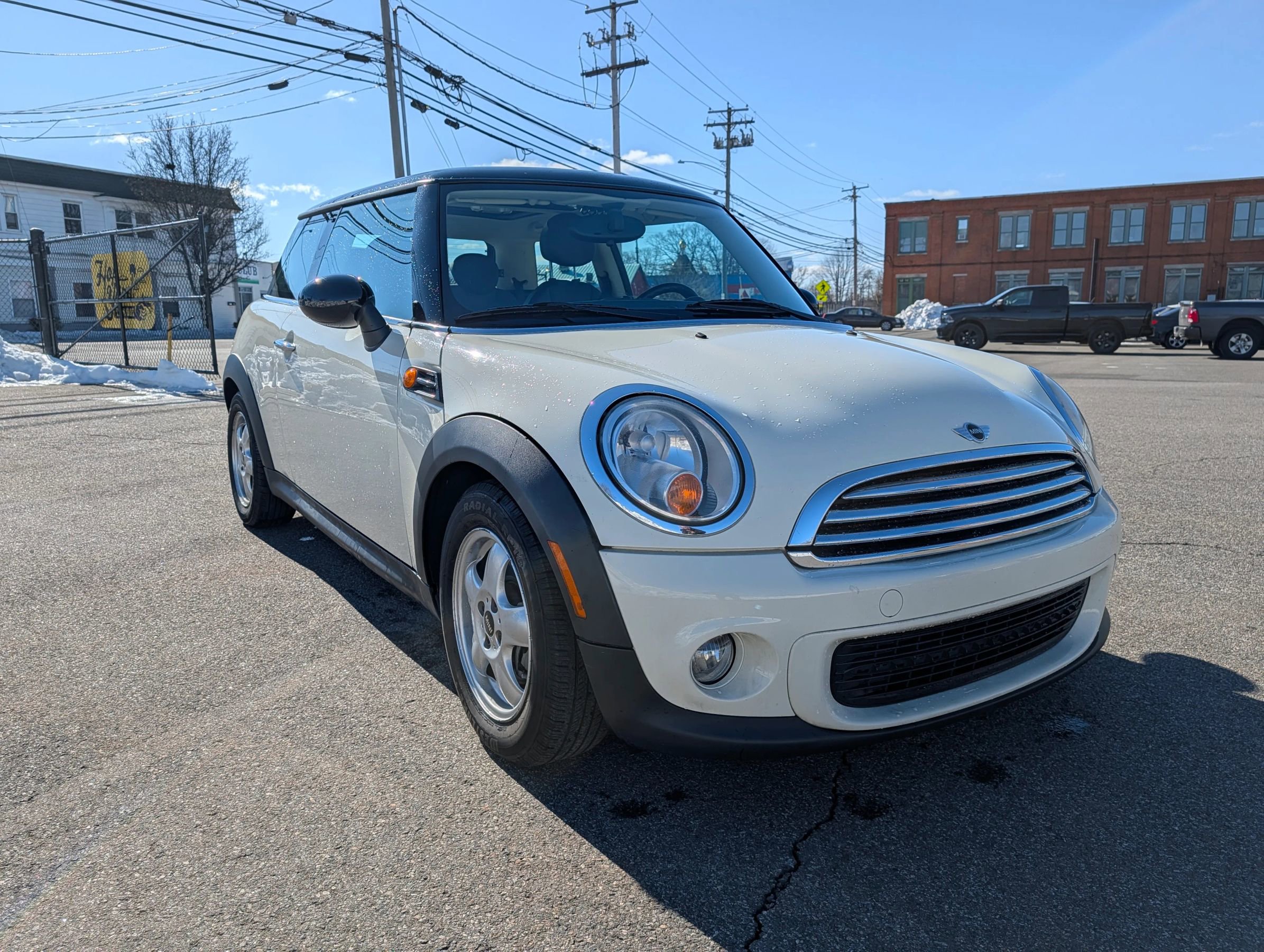 Used 2011 MINI Cooper Hardtop image 6