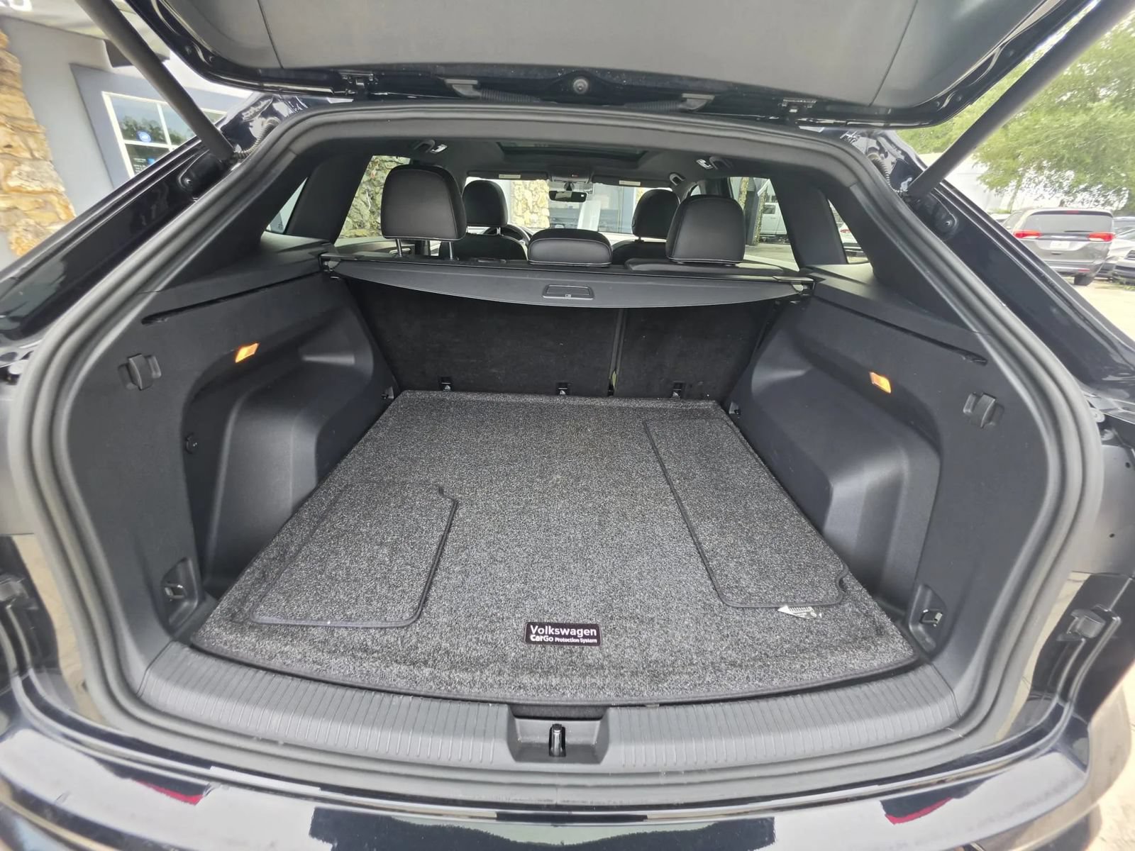 Used 2022 Volkswagen Atlas Cross Sport SE w/ Panoramic Sunroof Package FWD image 11