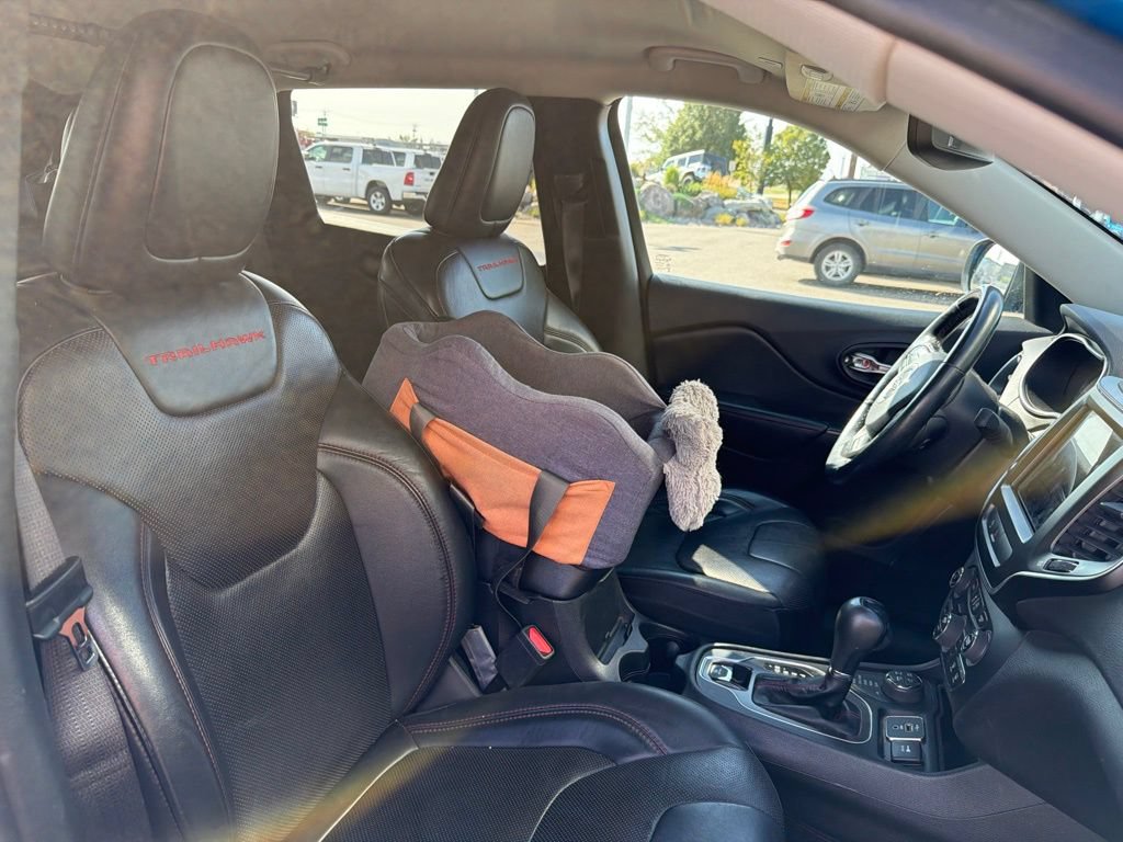 Used 2019 Jeep Cherokee Trailhawk AWD/4WD image 22