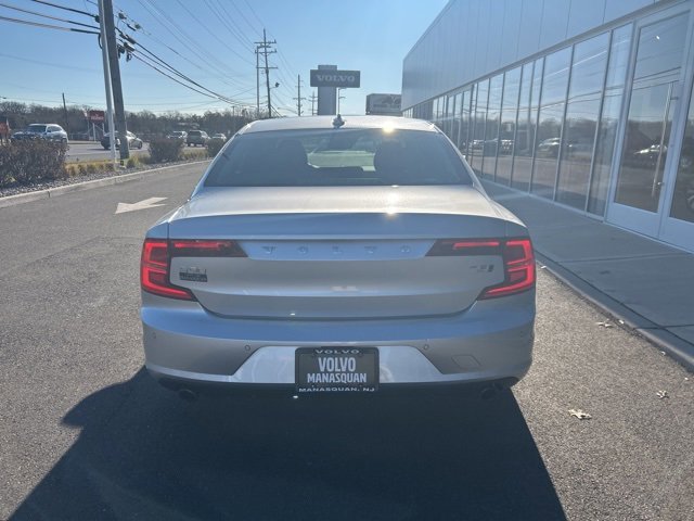 Used 2018 Volvo S90 T5 Momentum w/ Convenience Package image 4