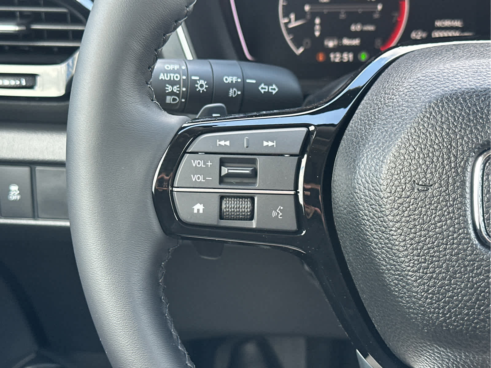 New 2025 Honda Pilot Touring image 28