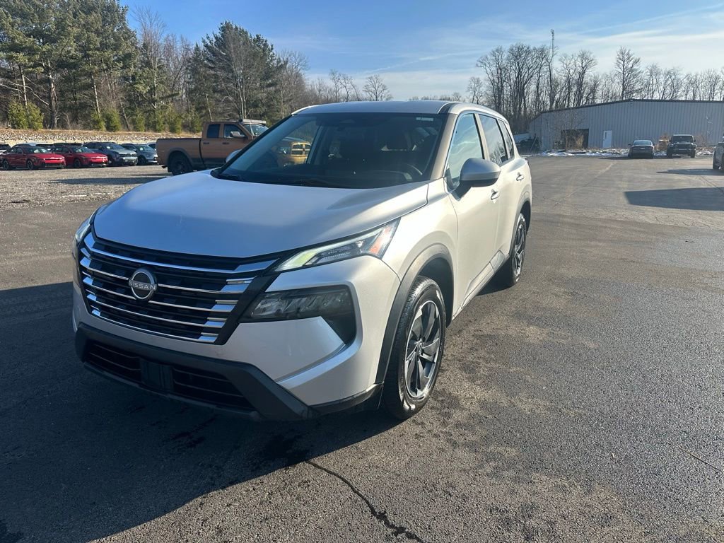 Used 2024 Nissan Rogue SV image 1