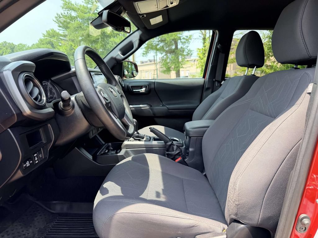 Certified 2019 Toyota Tacoma TRD Sport AWD/4WD image 19