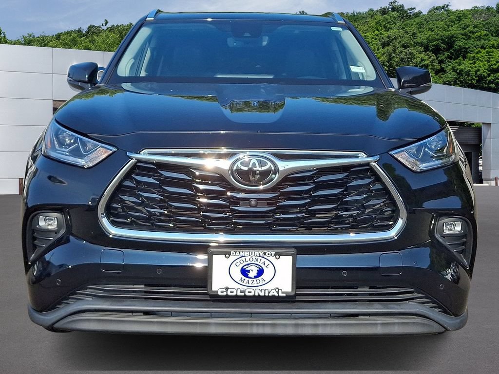 Used 2021 Toyota Highlander Limited AWD/4WD image 2