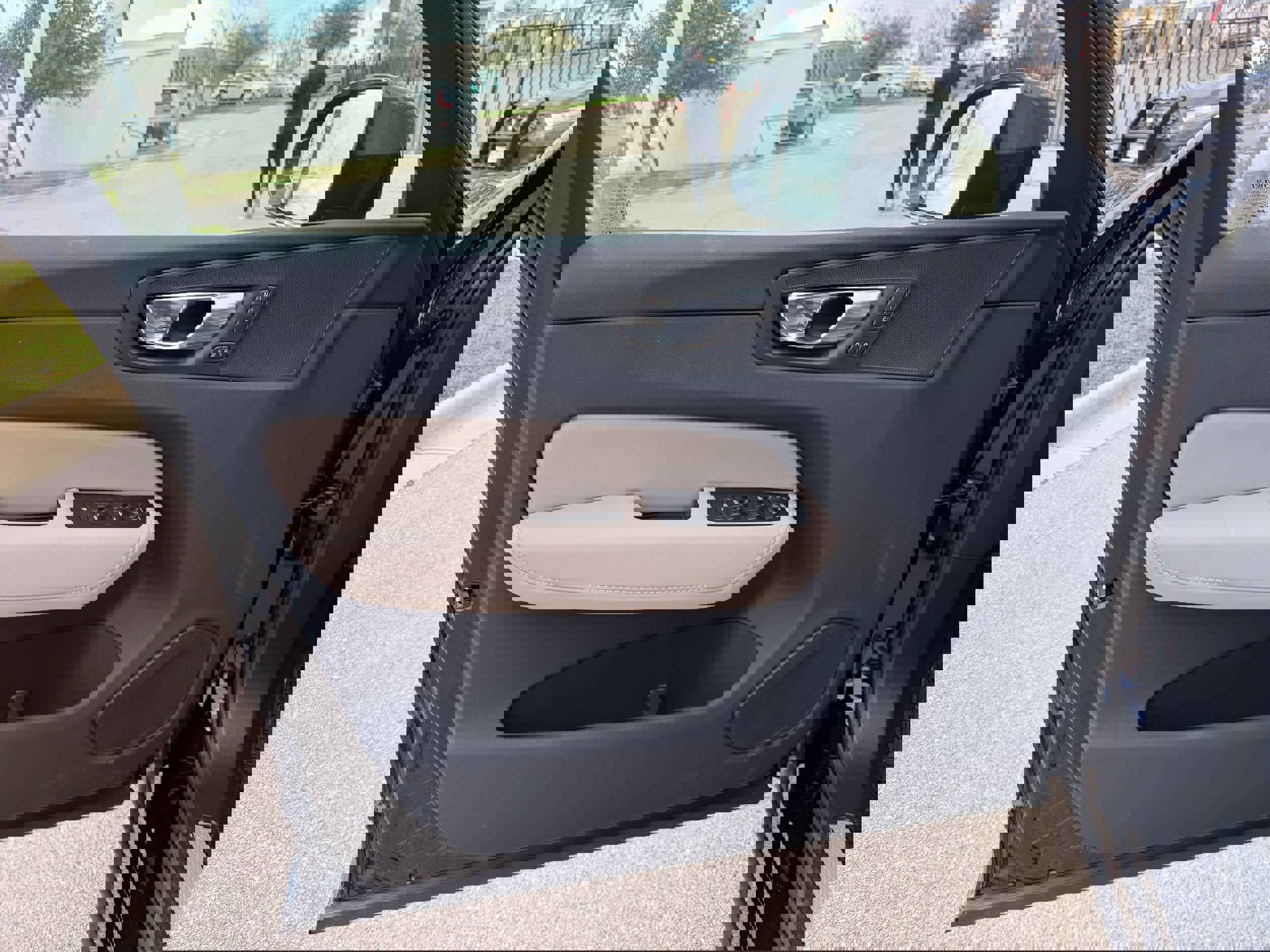 New 2026 Volvo XC60 T8 Plus w/ Protection Package Premier image 17