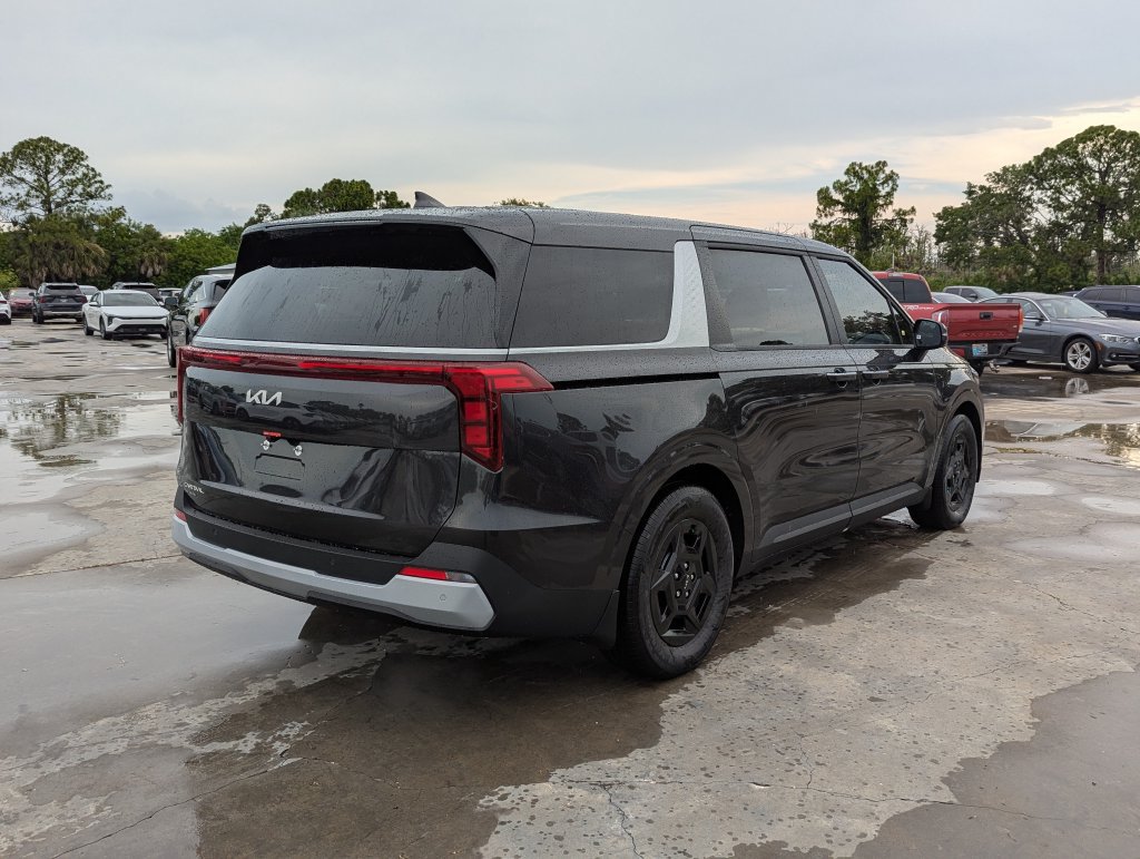 New 2026 Kia Carnival FWD image 8