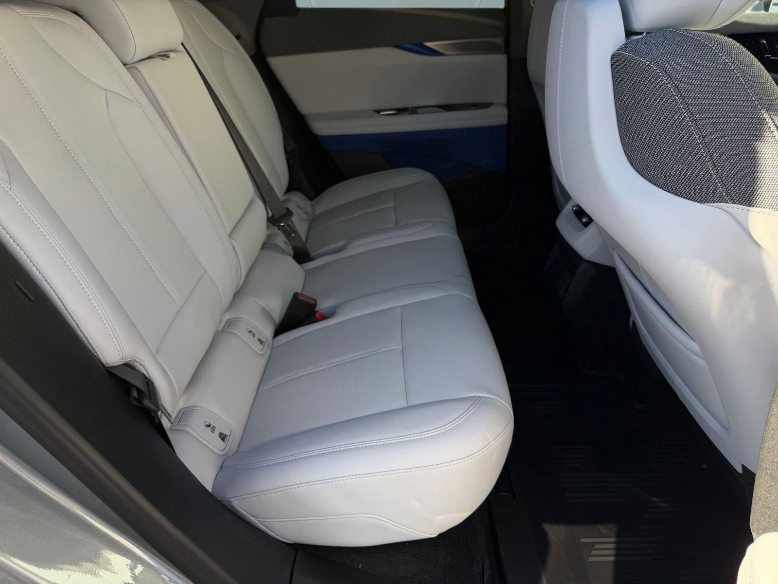 New 2026 Cadillac Optiq Luxury 1 image 28