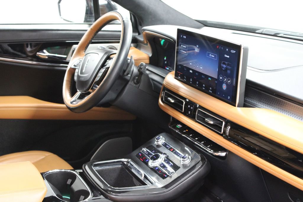 Used 2023 Lincoln Nautilus Black Label w/ Cargo Utility Package image 32