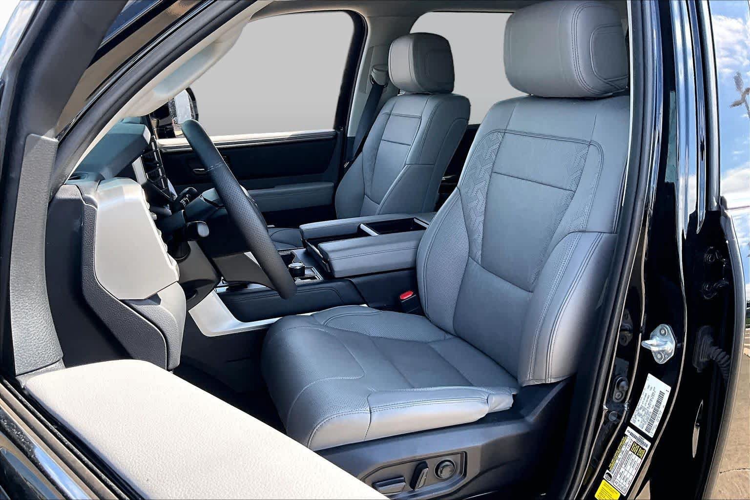Used 2024 Toyota Tundra Limited AWD/4WD image 8