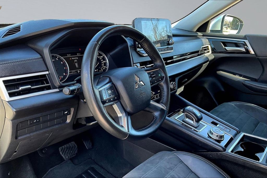 Used 2024 Mitsubishi Outlander SE image 18