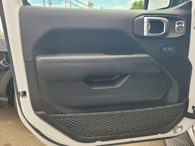 Used 2022 Jeep Wrangler Unlimited Sahara AWD/4WD image 16