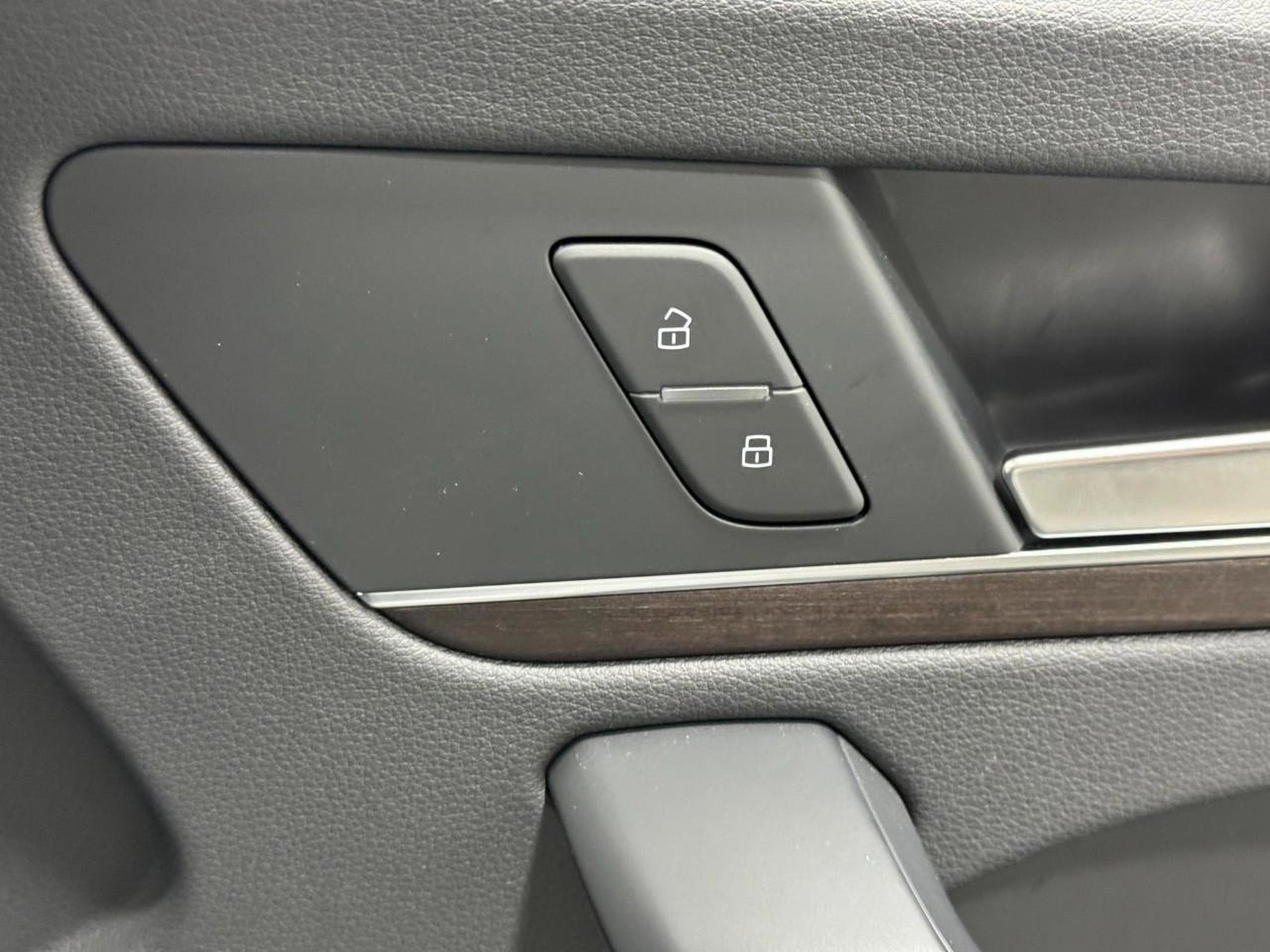 Certified 2025 Audi Q5 2.0T Premium w/ Convenience Plus Package image 22