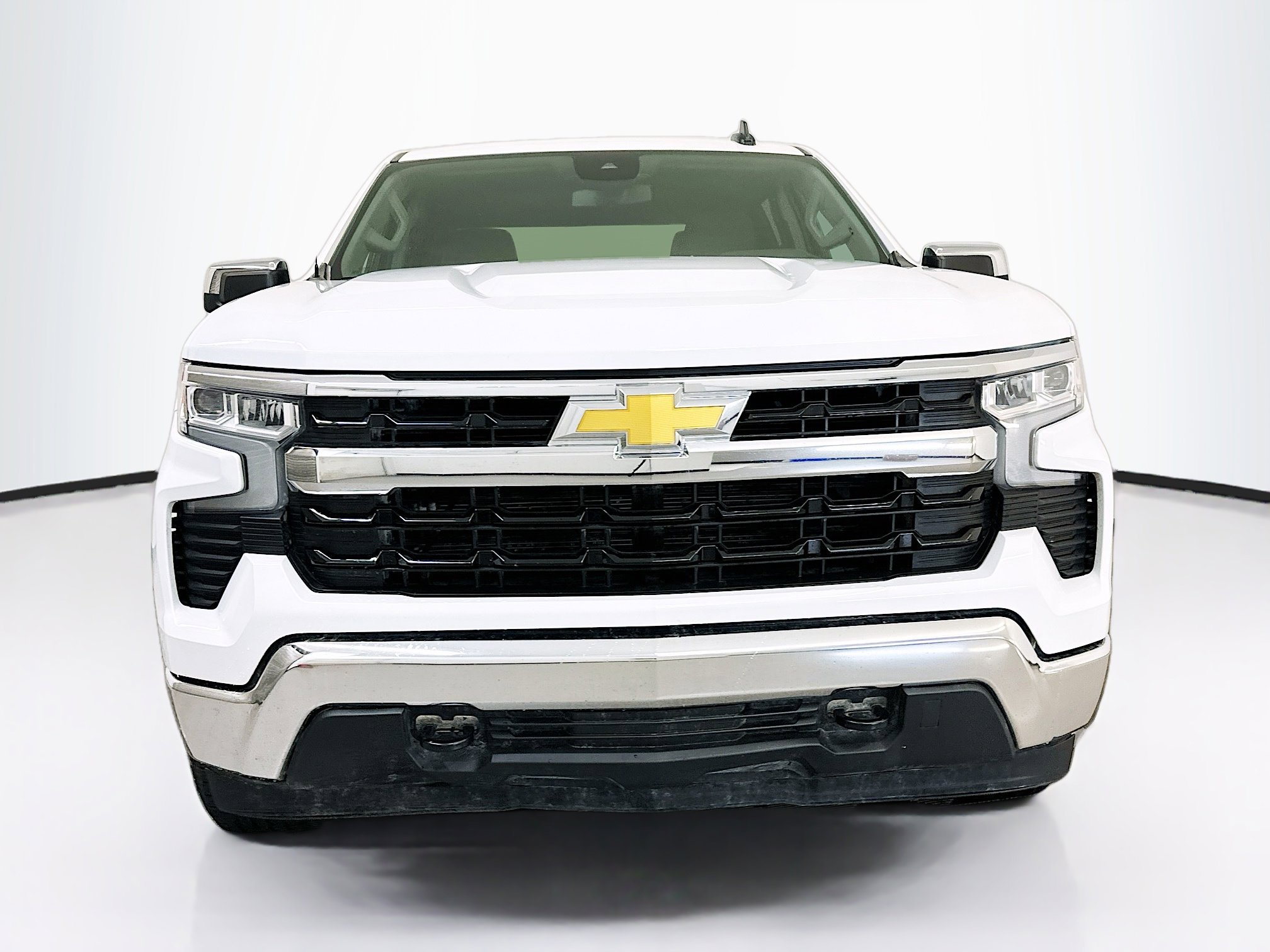 Used 2025 Chevrolet Silverado 1500 LT image 2