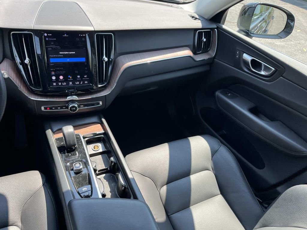 Certified 2023 Volvo XC60 B5 Plus AWD/4WD image 15
