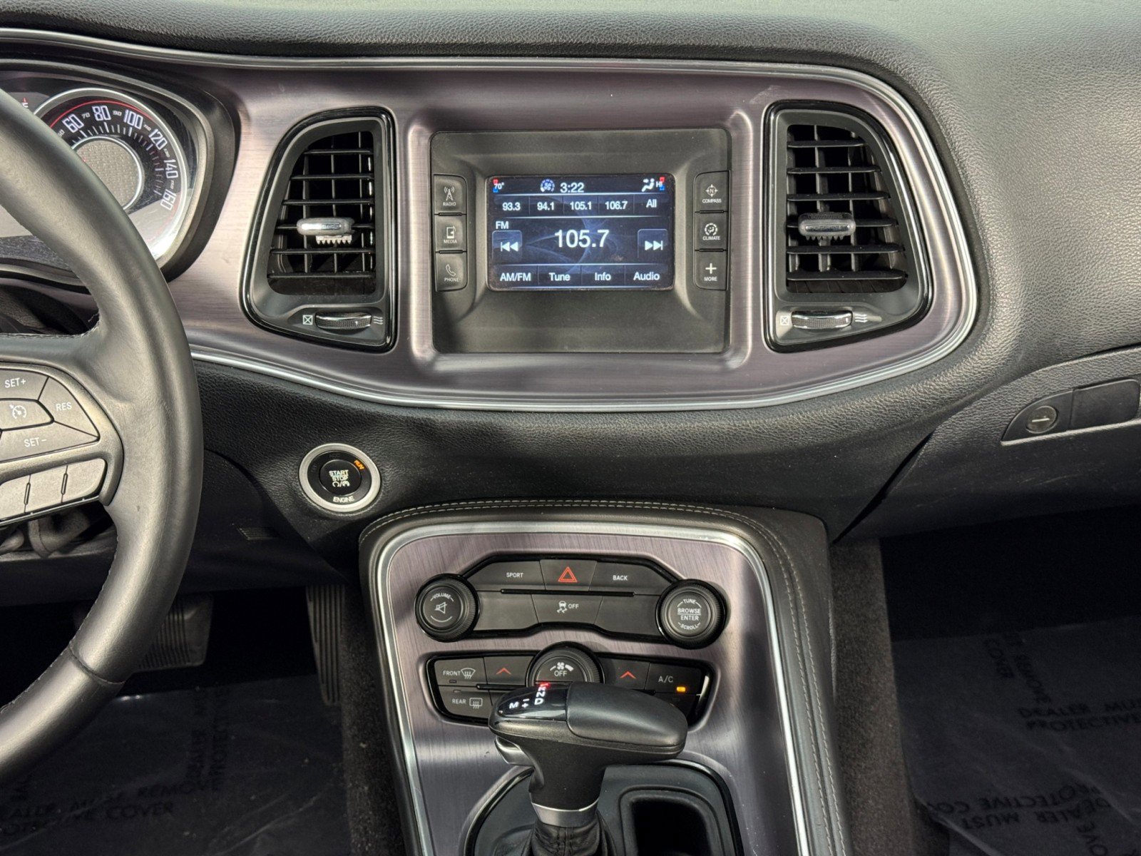 Used 2015 Dodge Challenger SXT image 21