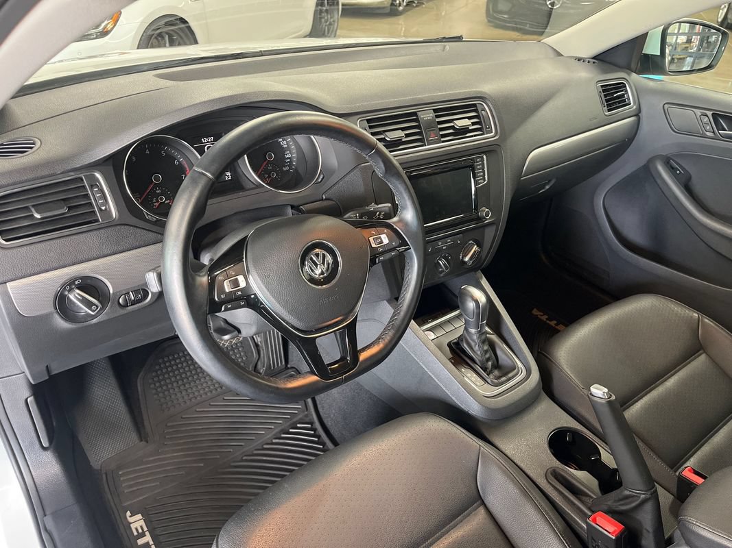 Used 2017 Volkswagen Jetta SE FWD image 33