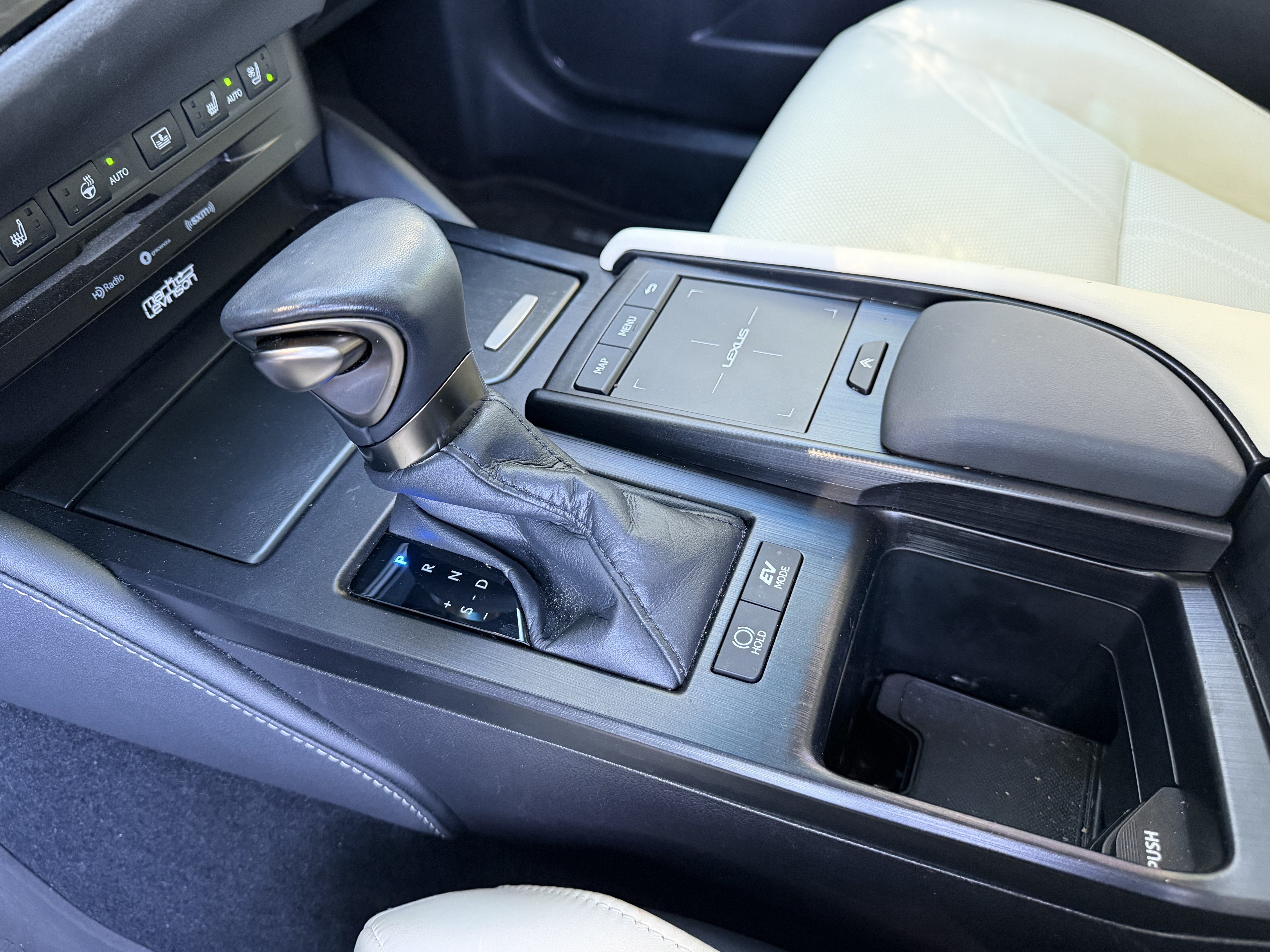 Used 2022 Lexus ES 300h Ultra Luxury FWD image 28