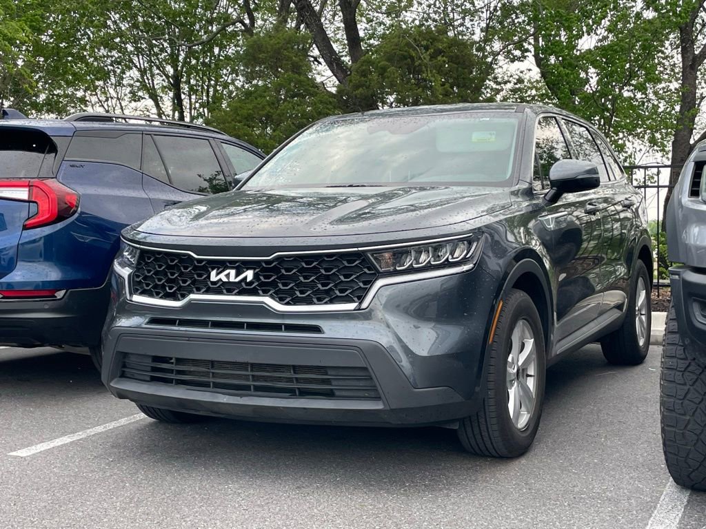 Used 2023 Kia Sorento LX image 3