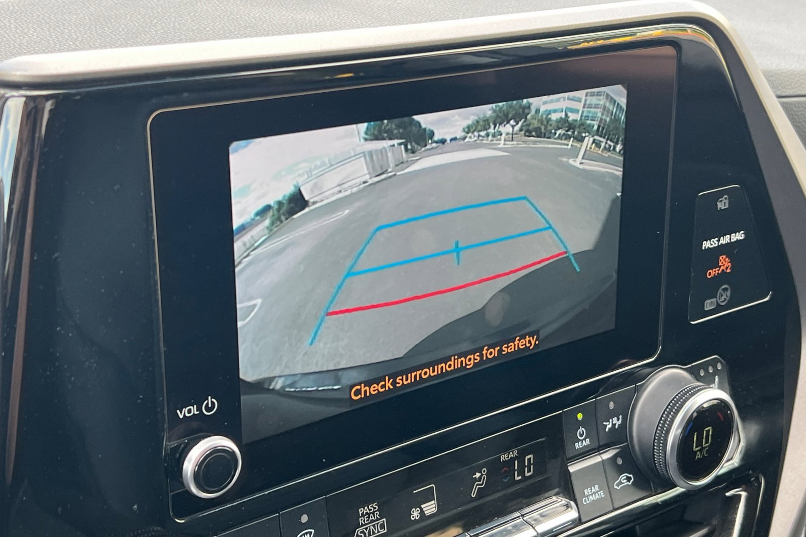 Used 2024 Toyota Highlander XLE image 27