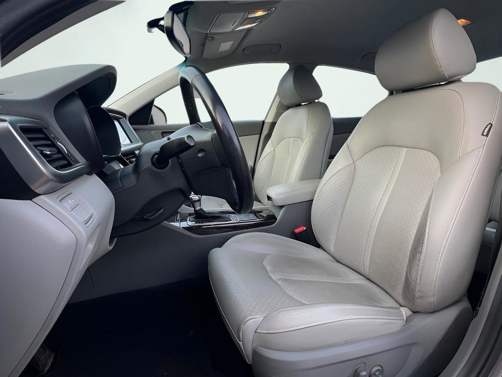 Used 2017 Kia Optima EX image 16
