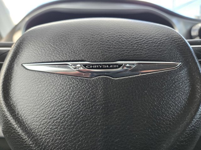 Used 2022 Chrysler Pacifica Touring-L image 27