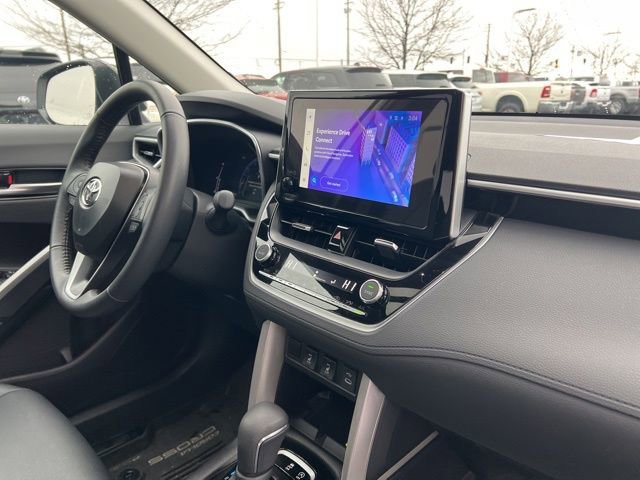 Used 2025 Toyota Corolla Cross XLE image 34