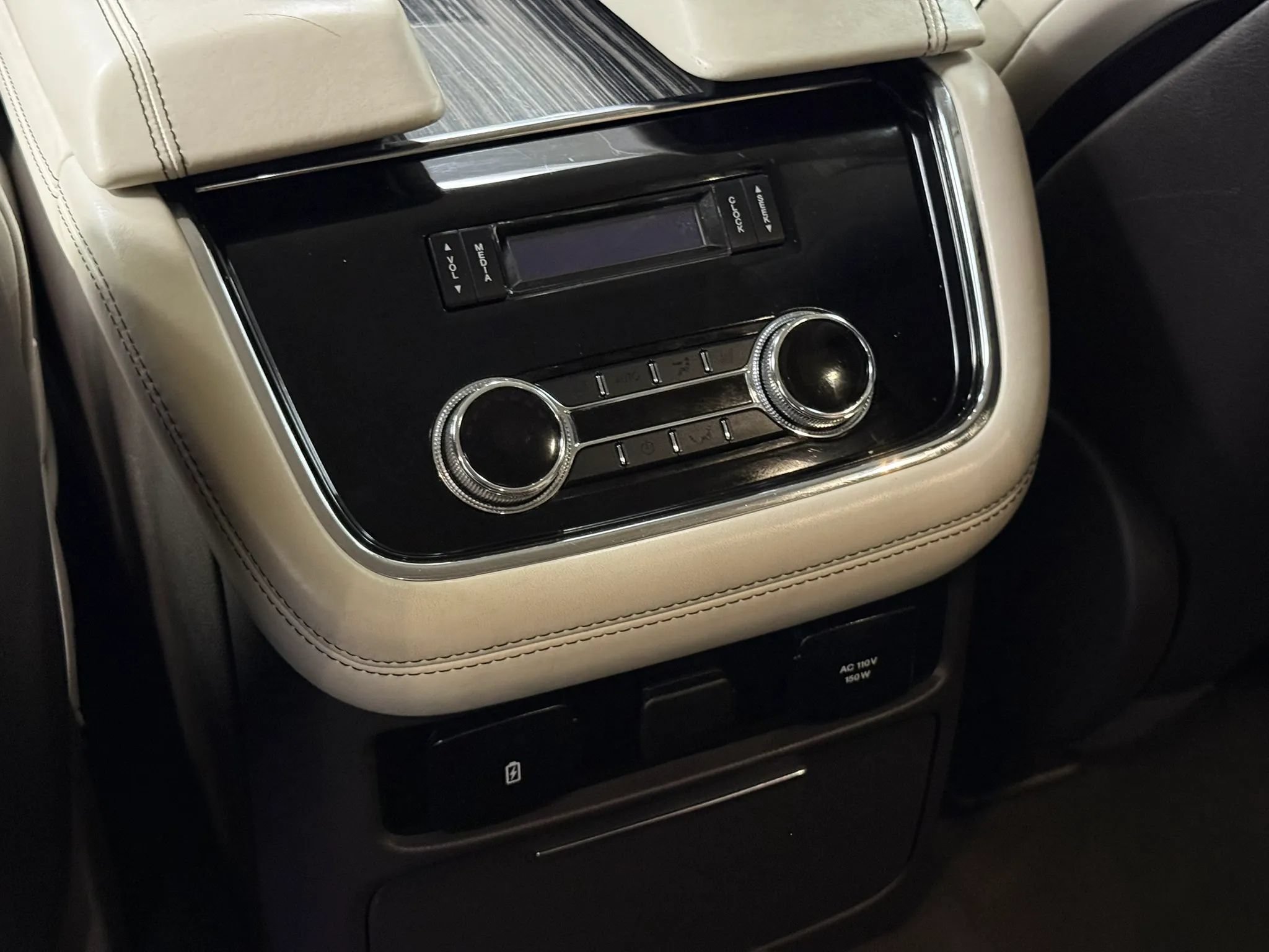 Used 2020 Lincoln Navigator L Black Label w/ Cargo Convenience Package AWD/4WD image 24