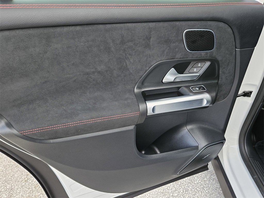 Used 2025 Mercedes-Benz GLB 35 AMG 4MATIC image 28