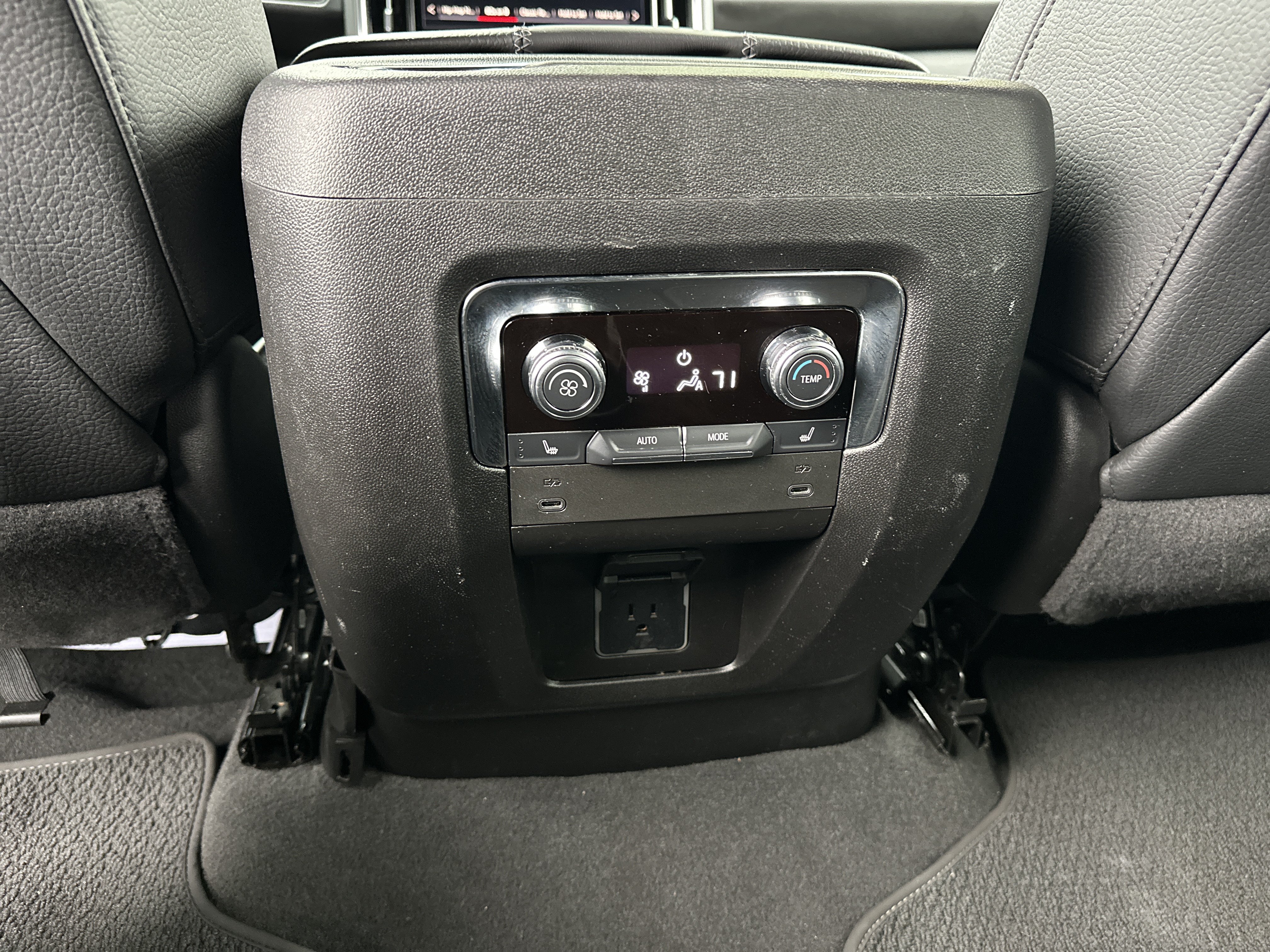 Used 2025 GMC Yukon XL Denali RWD image 22