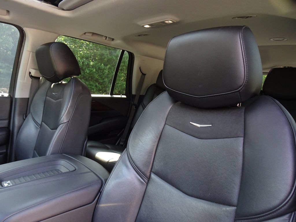 Used 2020 Cadillac Escalade Luxury AWD/4WD image 9