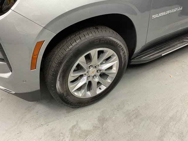 Used 2025 Chevrolet Suburban Premier AWD/4WD image 4