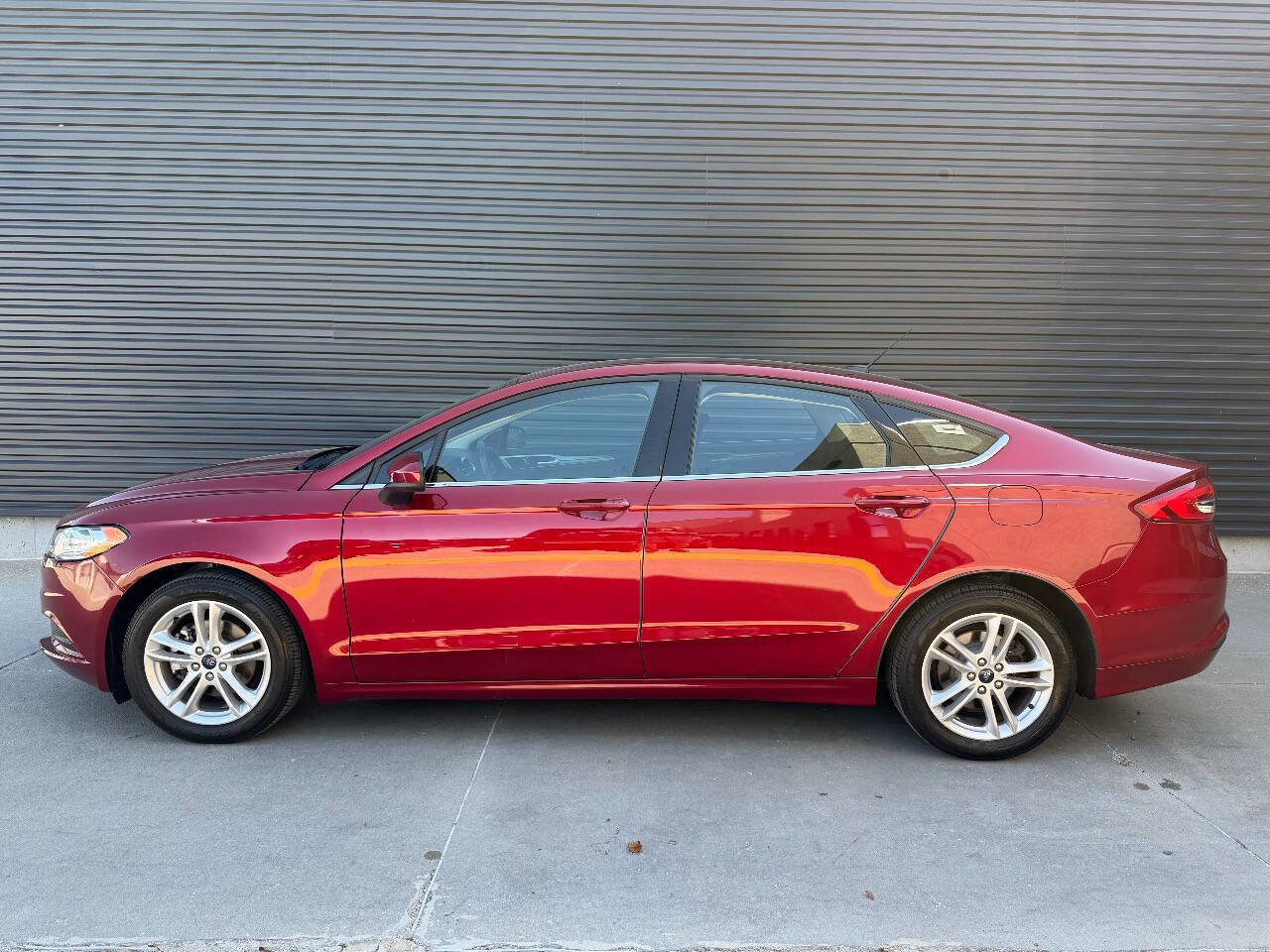 Used 2018 Ford Fusion SE FWD image 9