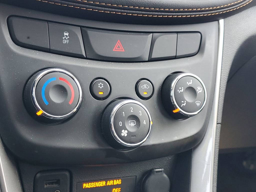 Certified 2022 Chevrolet Trax LT FWD image 29