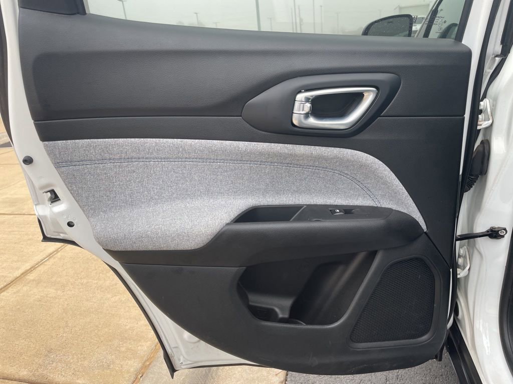 Used 2024 Jeep Compass Latitude image 25