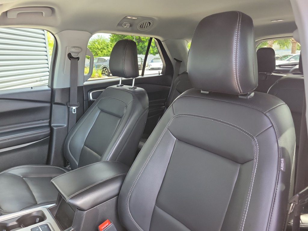 Used 2024 Ford Explorer XLT w/ Equipment Group 202A RWD image 5