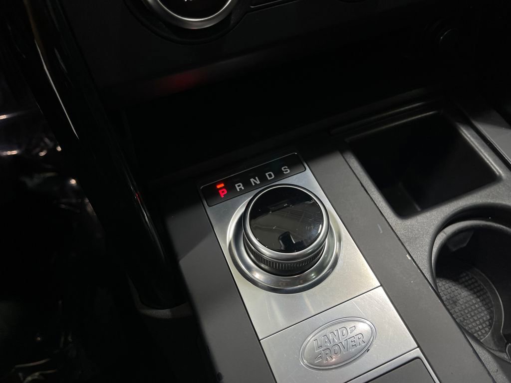 Used 2017 Land Rover Discovery SE image 29